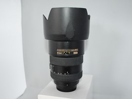 Nikon AF-S DX NIKKOR 17-55mm 1:2.8 G ED + HB-31